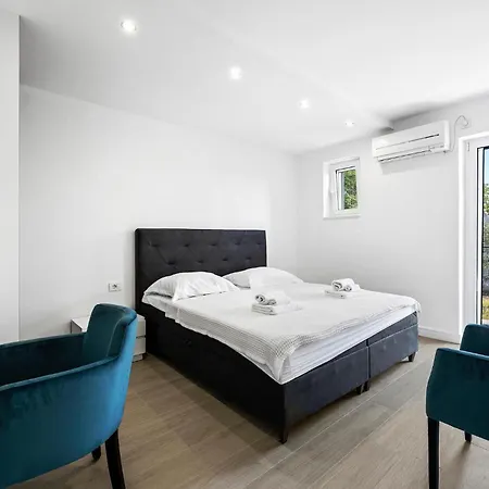 4 Bedroom Amazing In Tatil Evi Šibenik