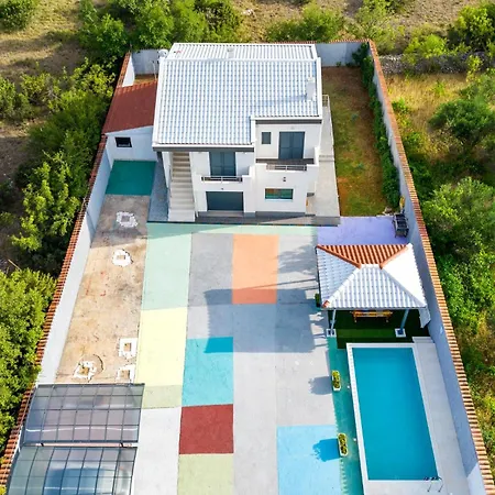 4 Bedroom Amazing In Šibenik
